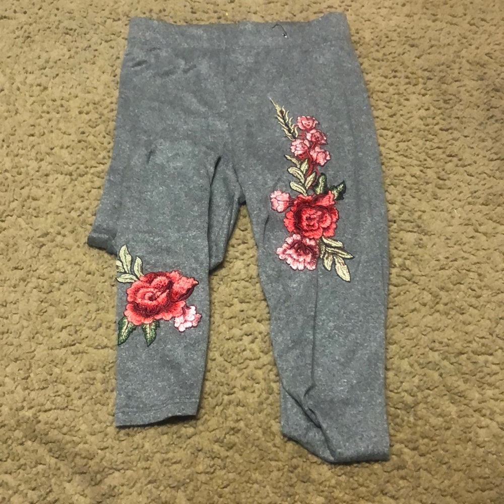 Embroidered leggings